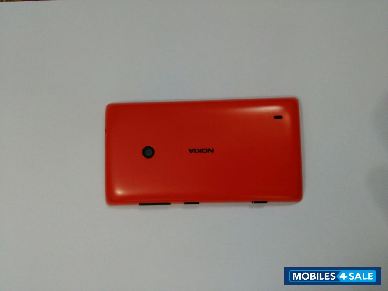 Red Nokia Lumia 520