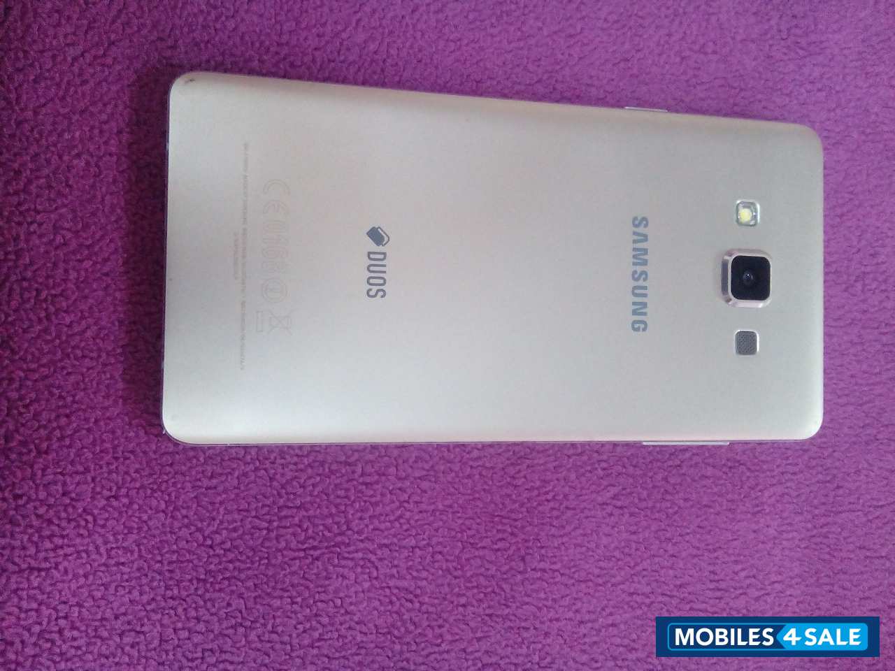 Gold Samsung Galaxy A7