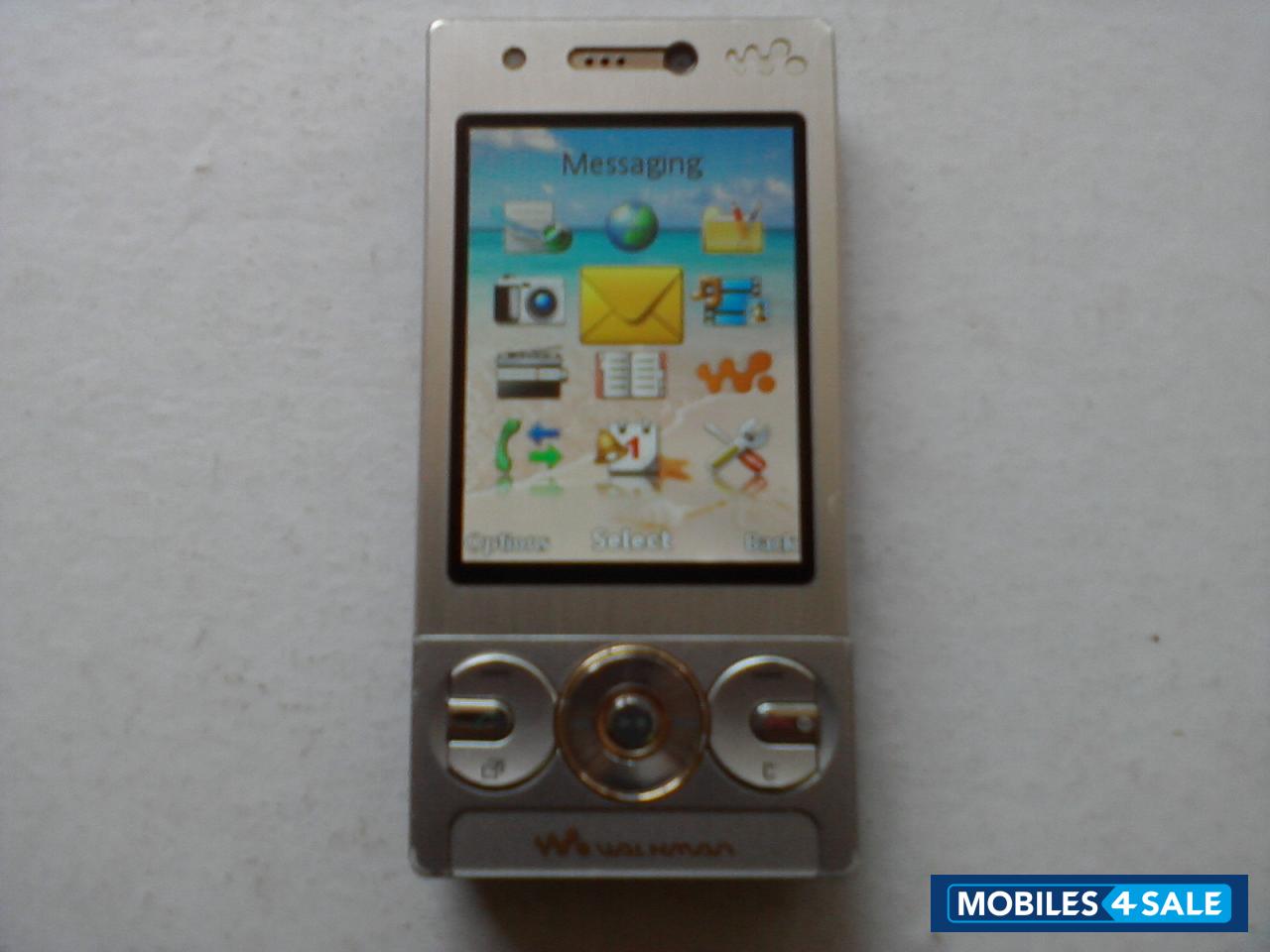 Metal Body Sony Ericsson W705