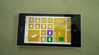 White/yellow Nokia Lumia 520