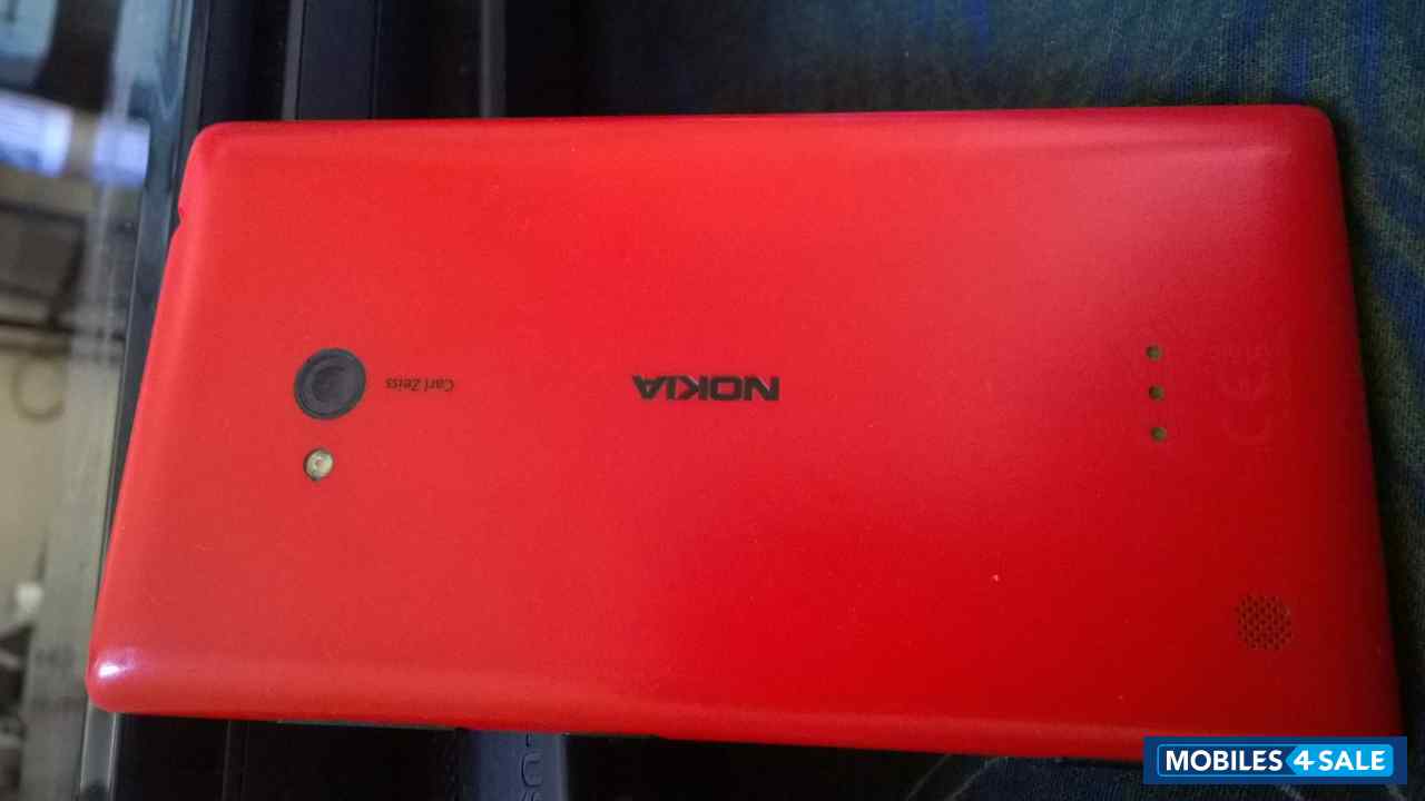 Red Nokia Lumia 720