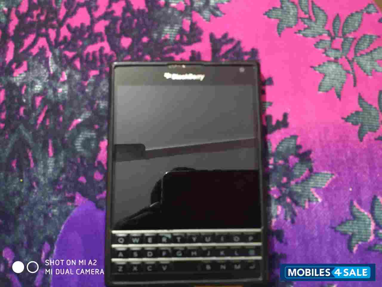 BlackBerry  Pasport