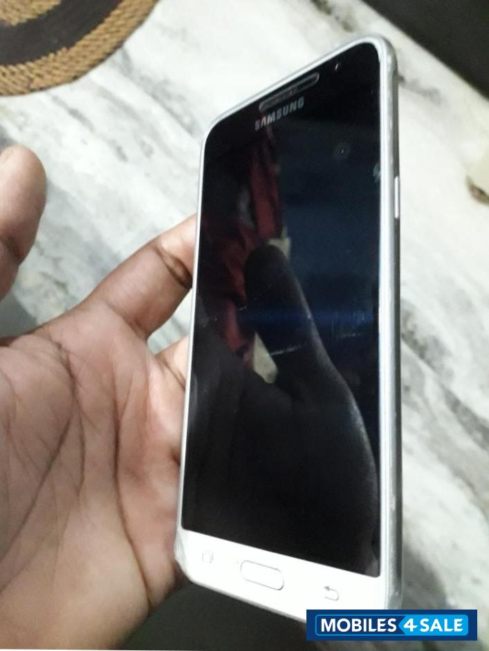 Samsung  Galaxy J3