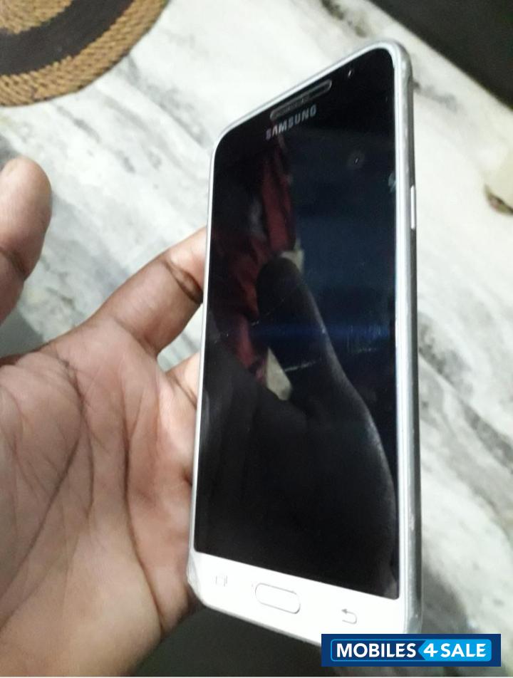 Samsung  Galaxy J3