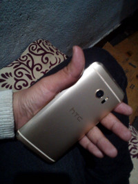 HTC  HTC 10 lifestyle