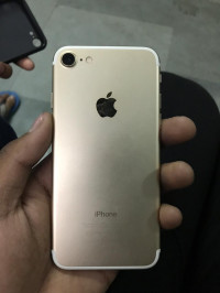 Apple  Iphone 7 in gold colour in 32 gb variant