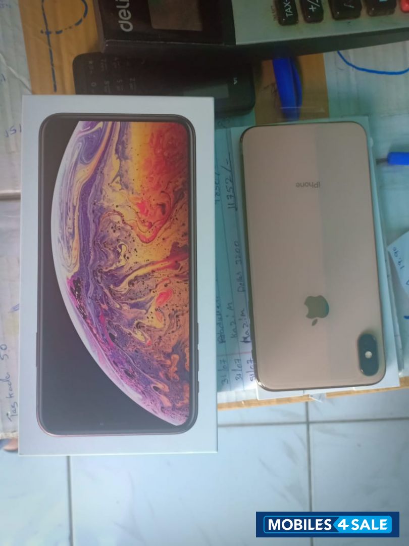 Apple  I phone xs 64 gb