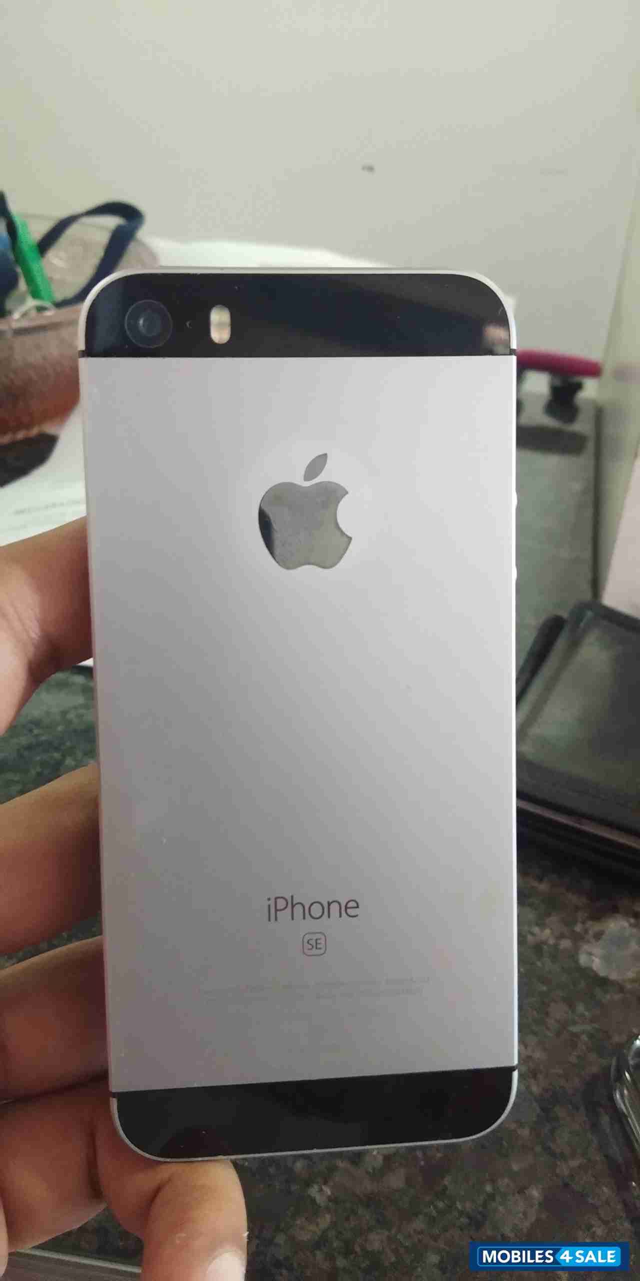 Apple  IPhone SE 64gb