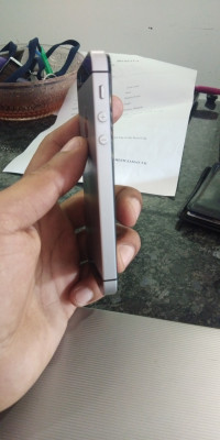 Apple  IPhone SE 64gb