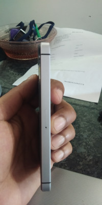 Apple  IPhone SE 64gb