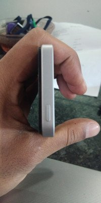 Apple  IPhone SE 64gb