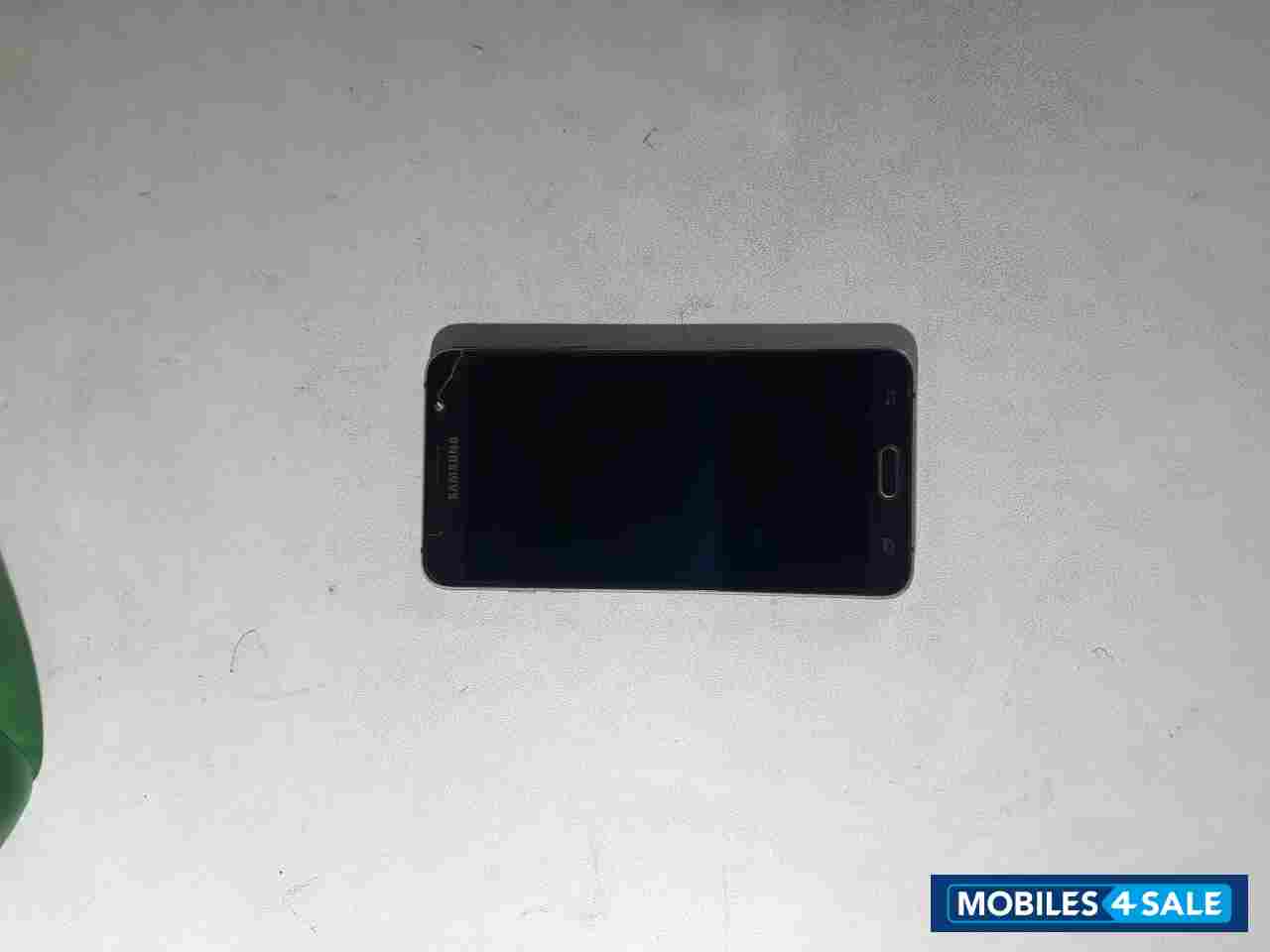 Samsung  Galaxy J7 (2016)