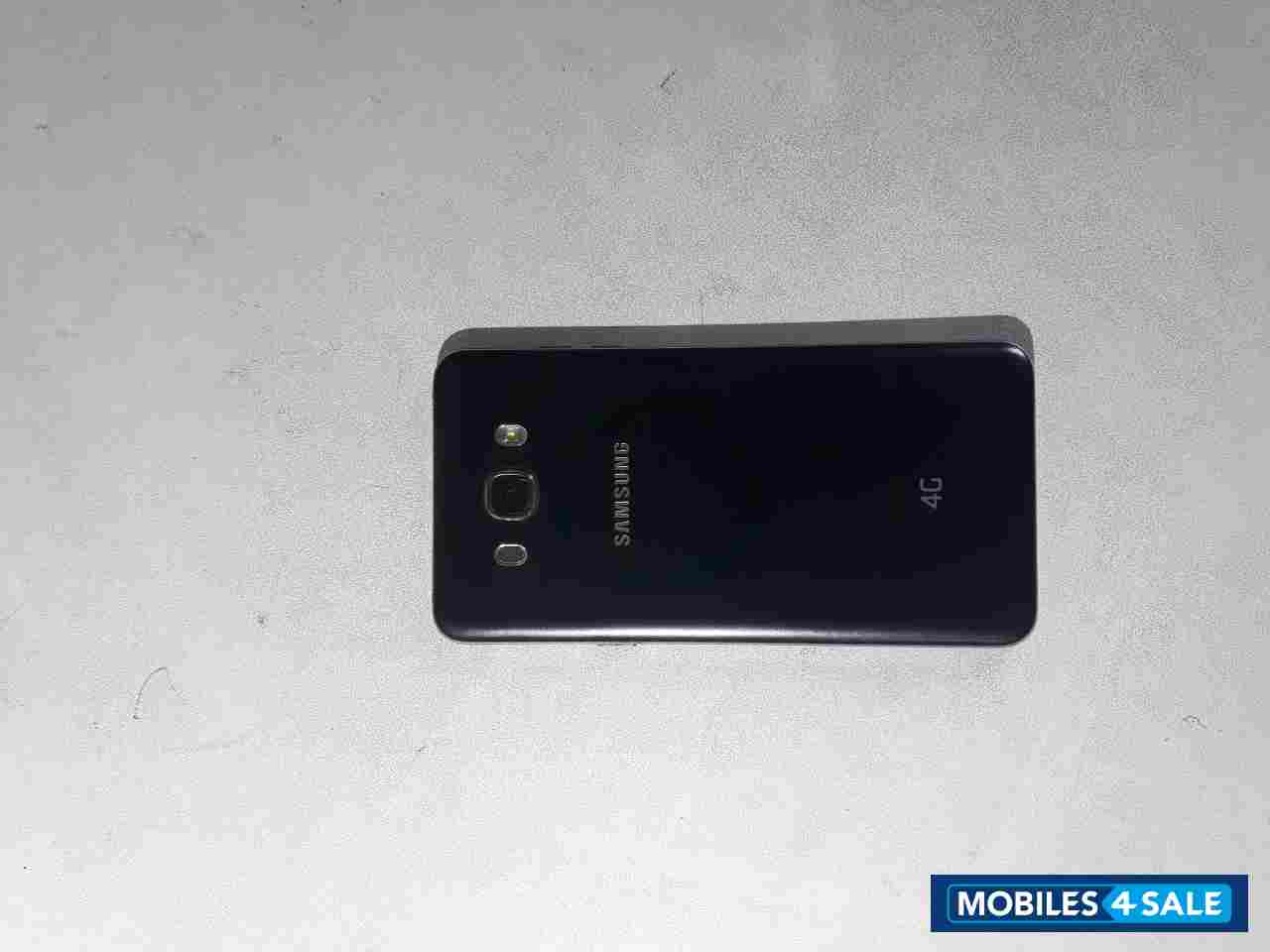 Samsung  Galaxy J7 (2016)