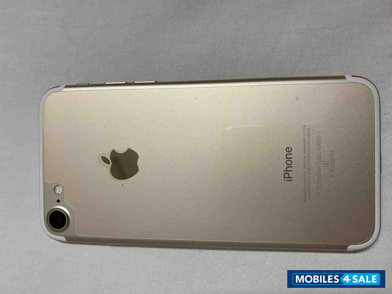 Gold Apple  I phone 7 128 GB GOLD COLOR