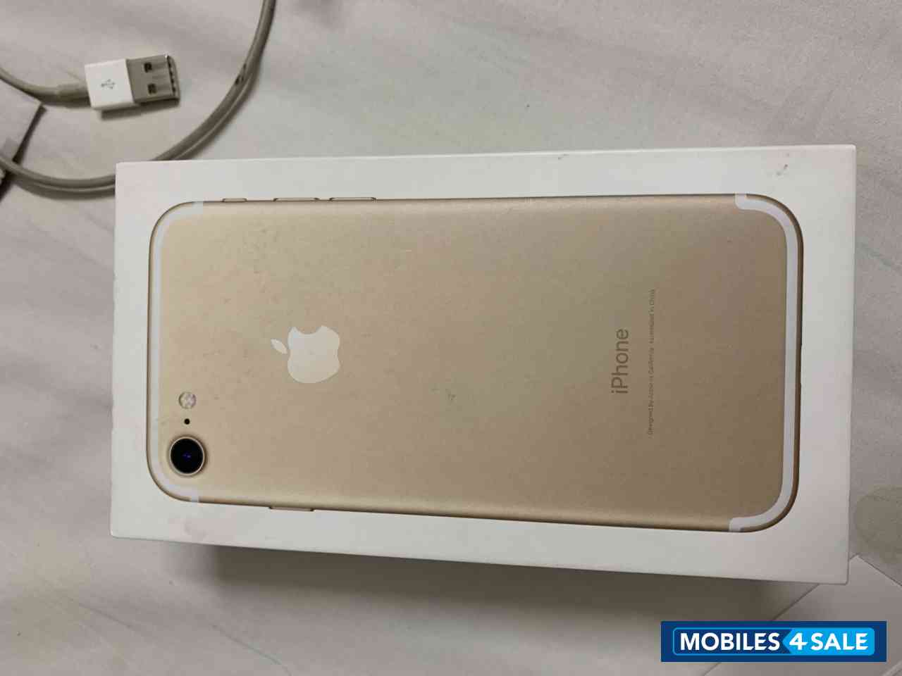 Gold Apple  I phone 7 128 GB GOLD COLOR