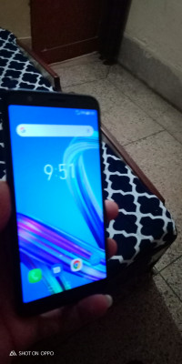 Asus  Asuse zenphone max m1