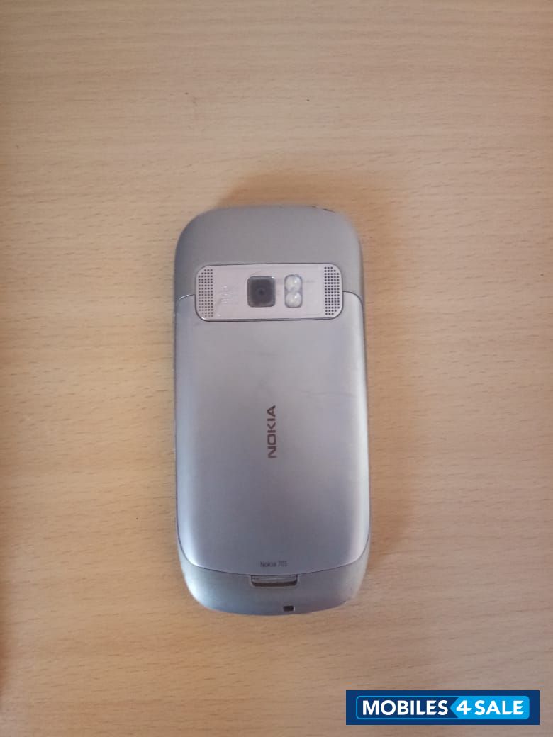 Nokia  701