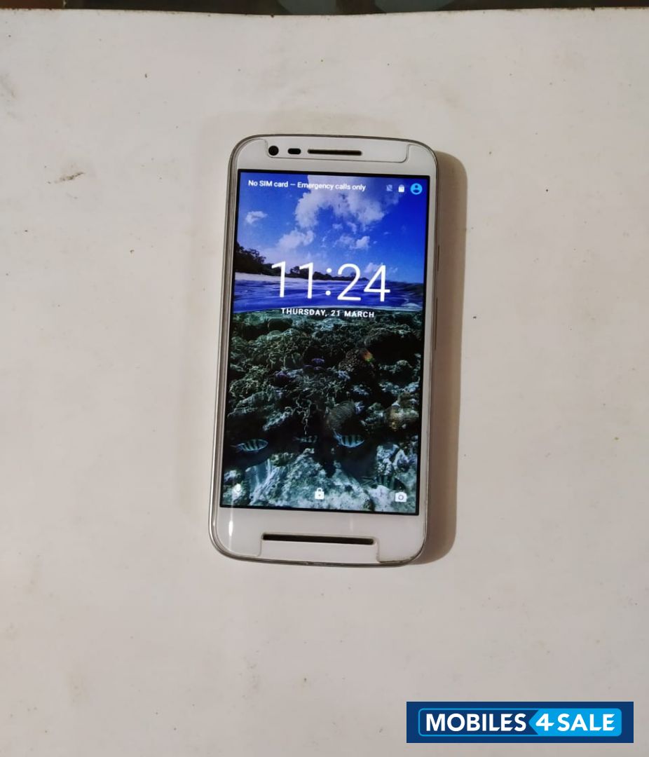 White Motorola  E3 powere