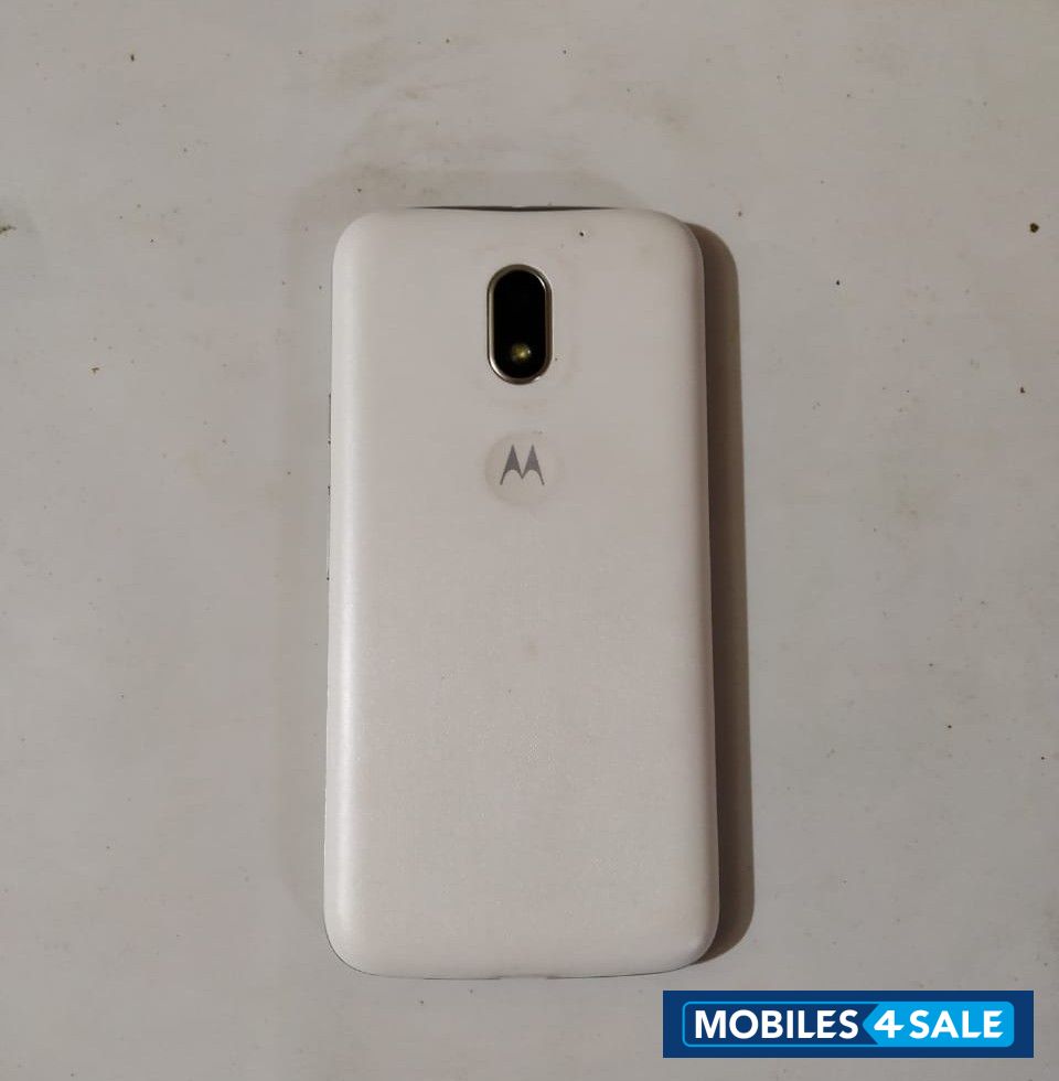 White Motorola  E3 powere