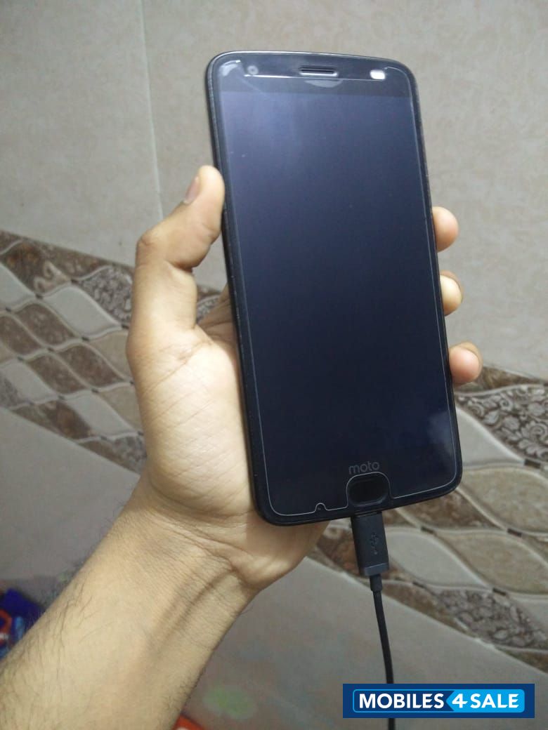 Motorola  Moto Z2 force