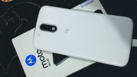 White Motorola  G4 plus