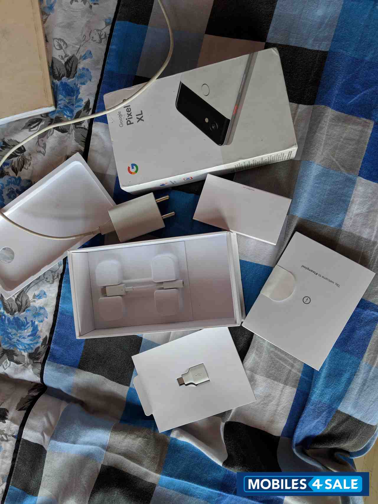 White & Black Google  Pixel 2 XL