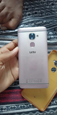 LeEco S526