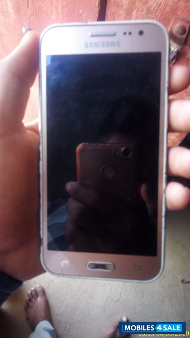 Gold Samsung  Galaxy j2
