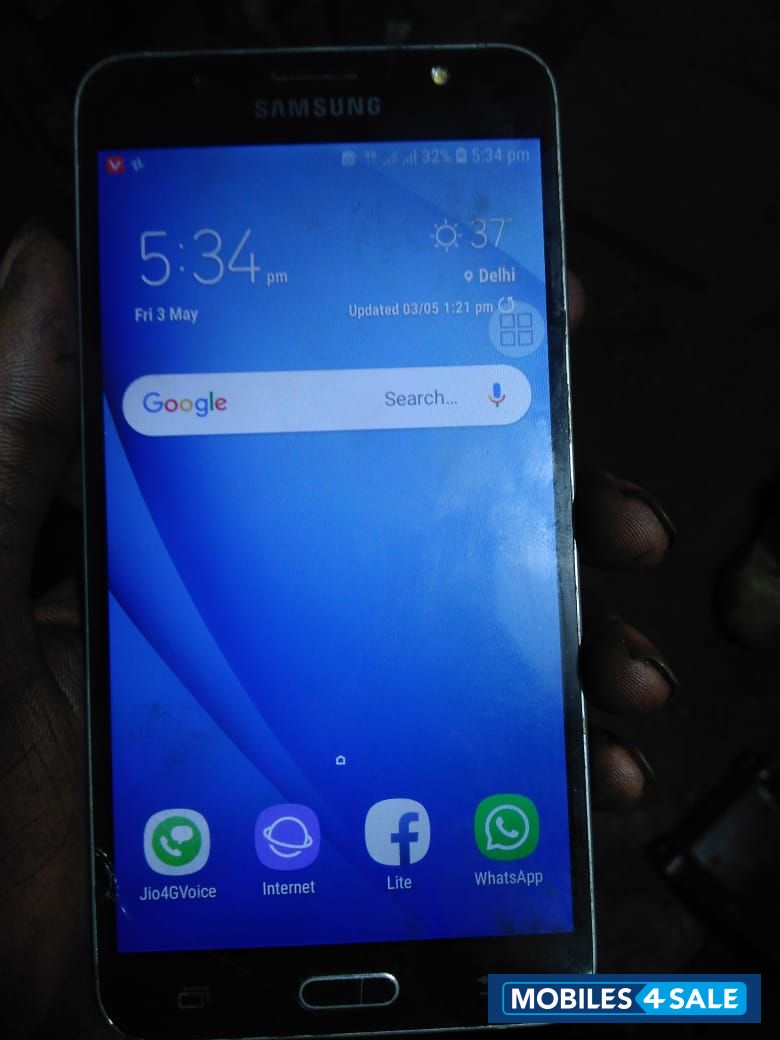 Black Samsung  J7 2016