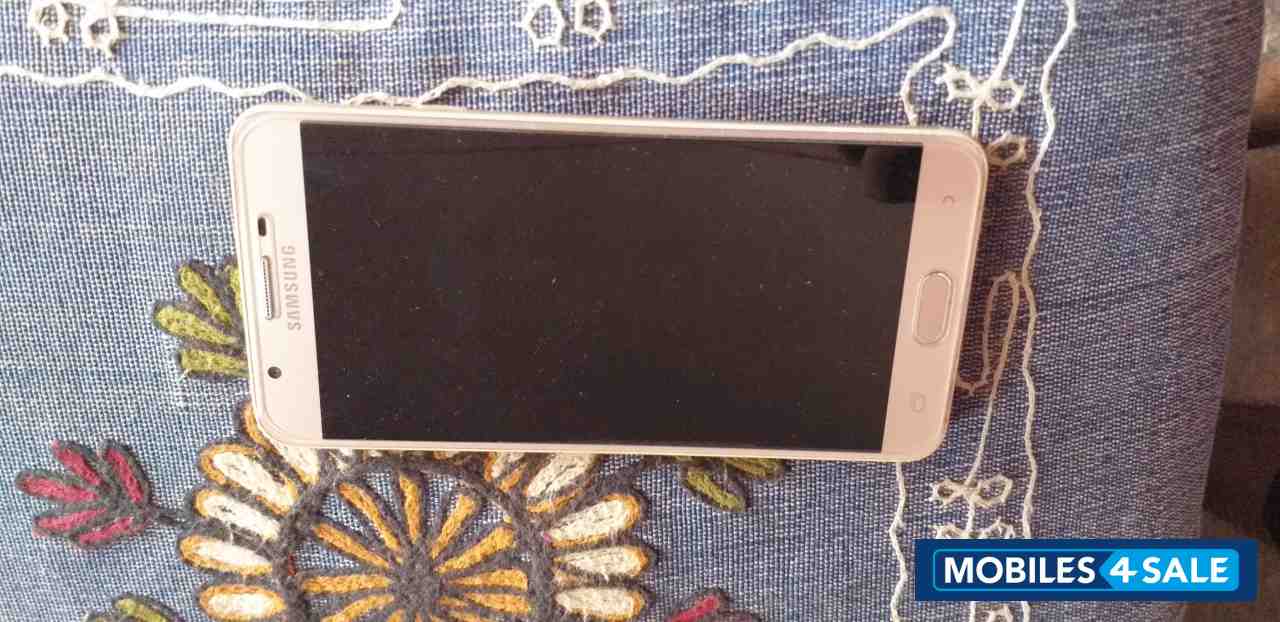 Gold Samsung J-series Galaxy J7 prime