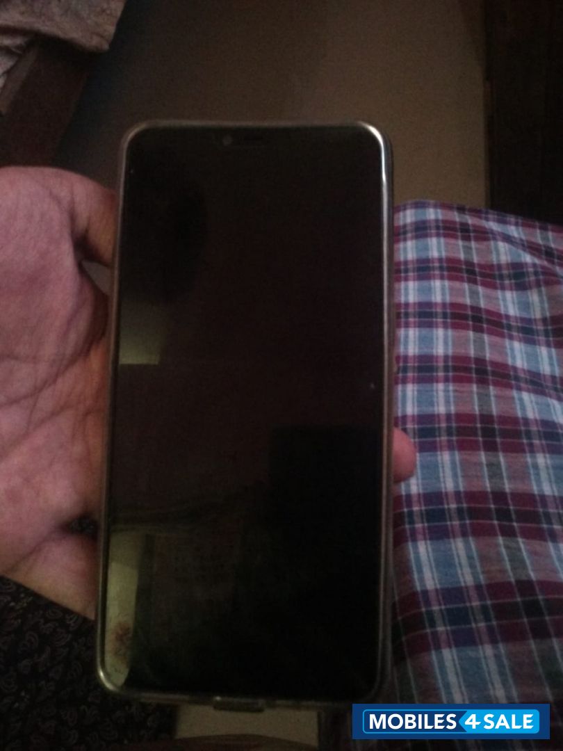 Black Realme  C1