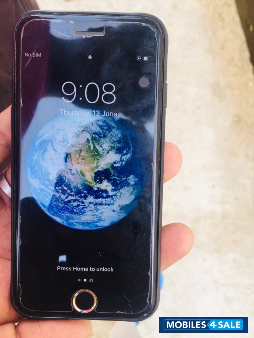 Black Apple  Iphone 7