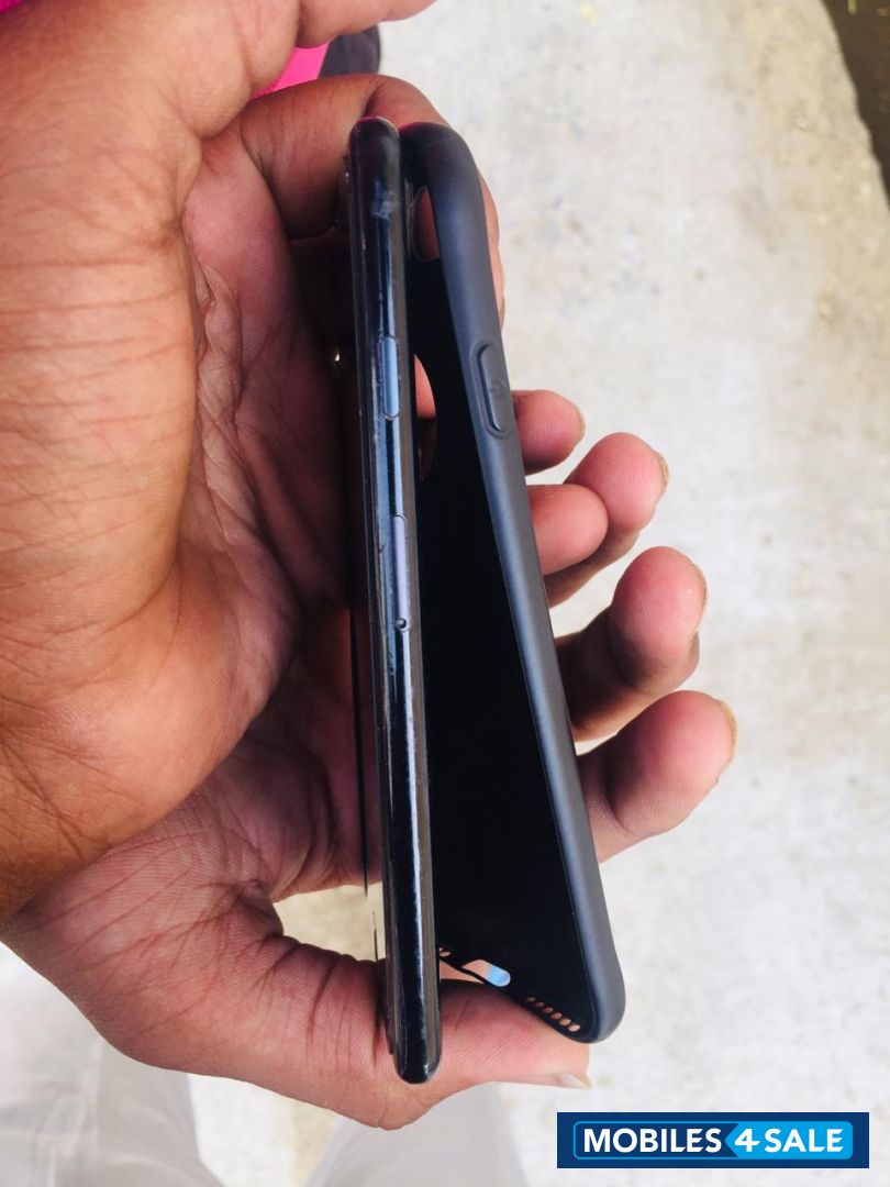 Black Apple  Iphone 7