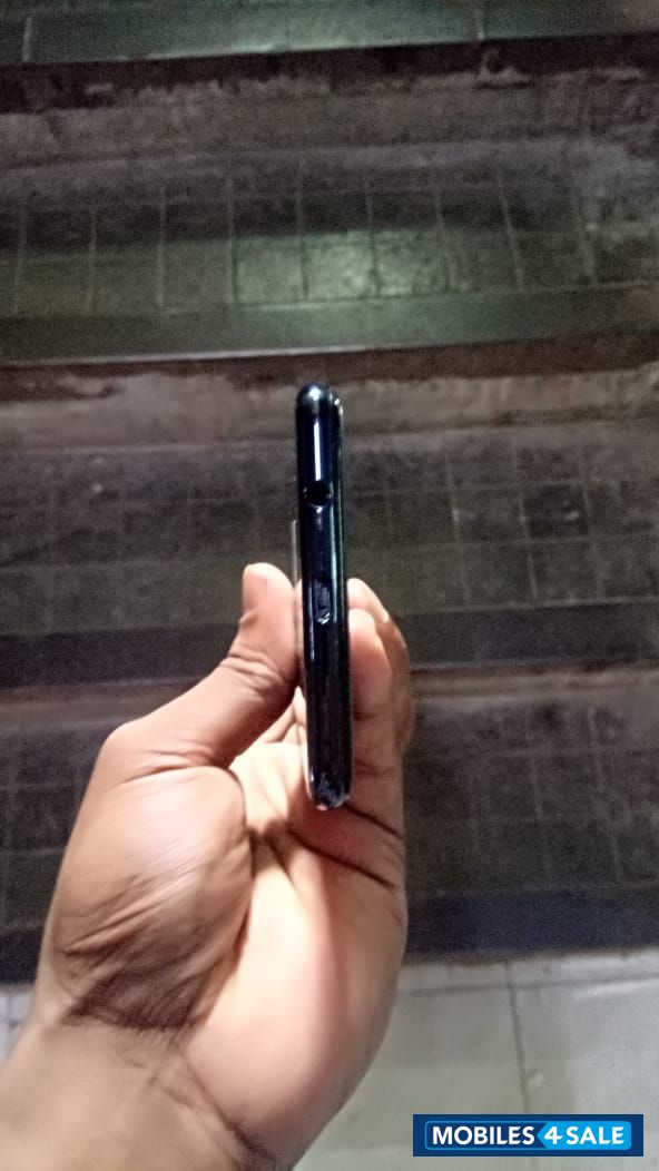 Black Samsung Galaxy A7