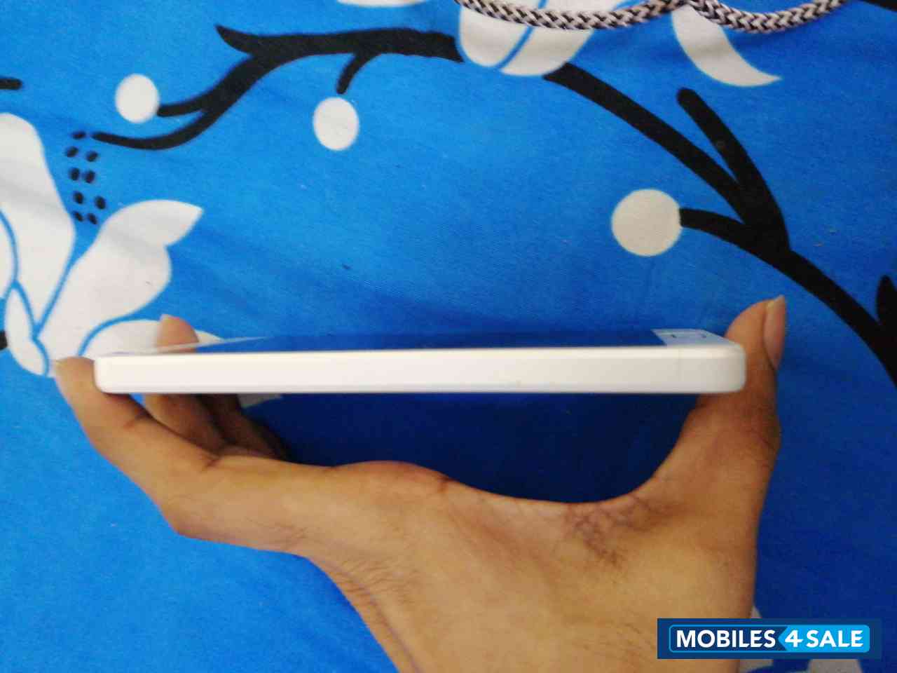 White Lenovo Z2 plus