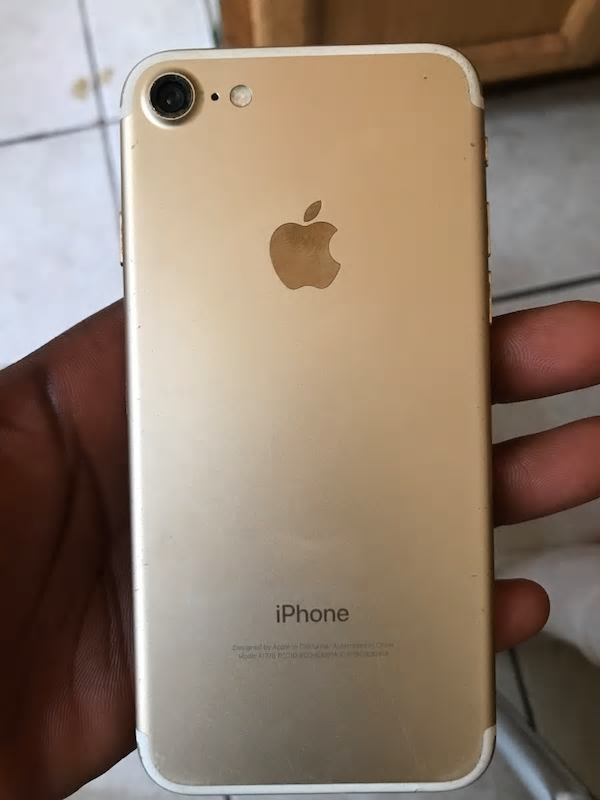 Apple  iPhone 7
