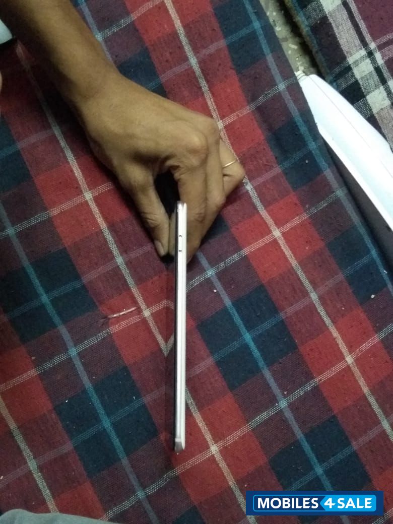 Silky White OnePlus 6