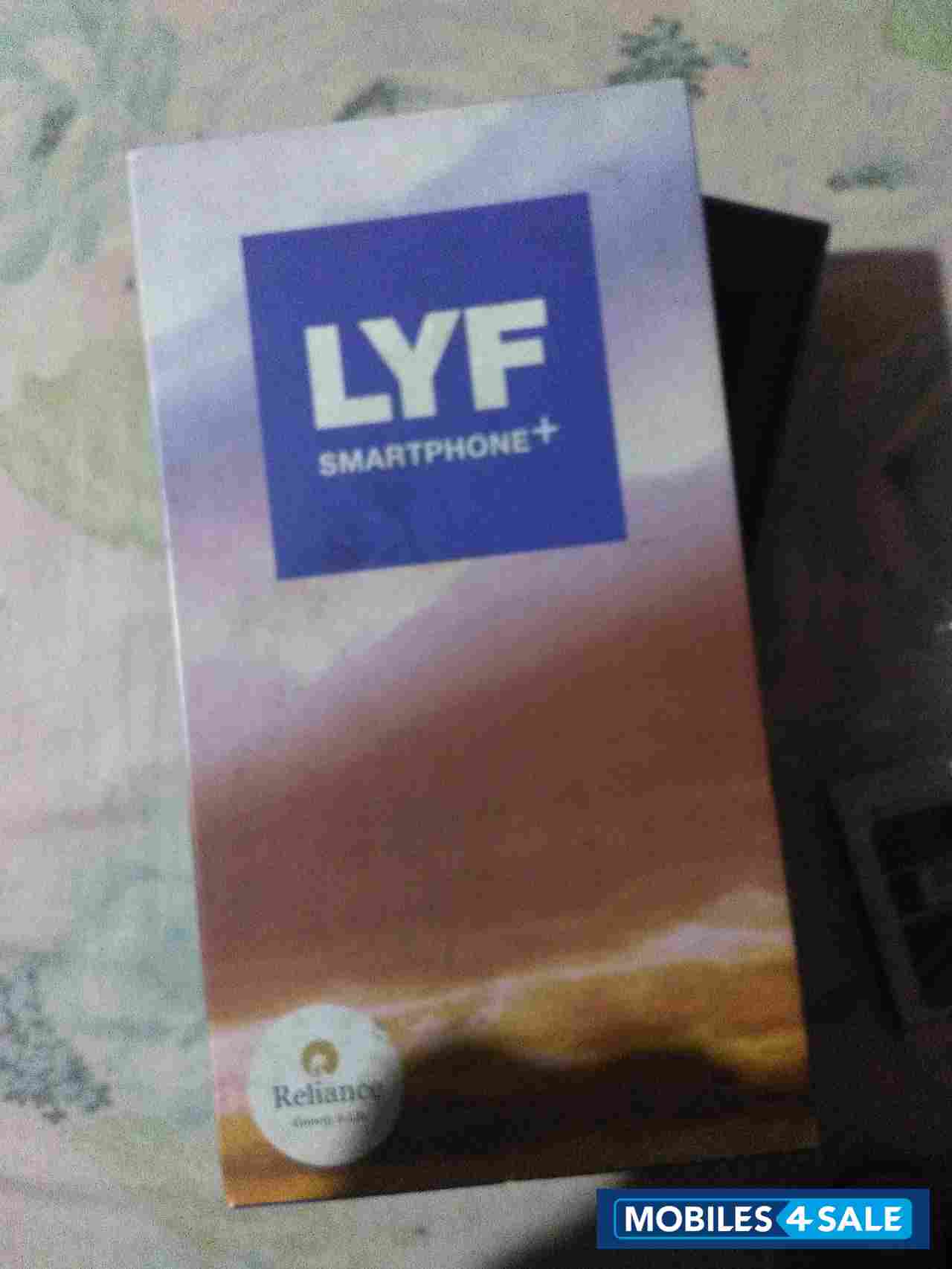 Lyf  F8