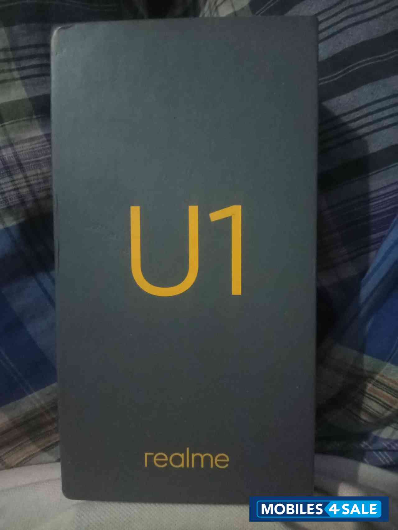 Black Realme  U1