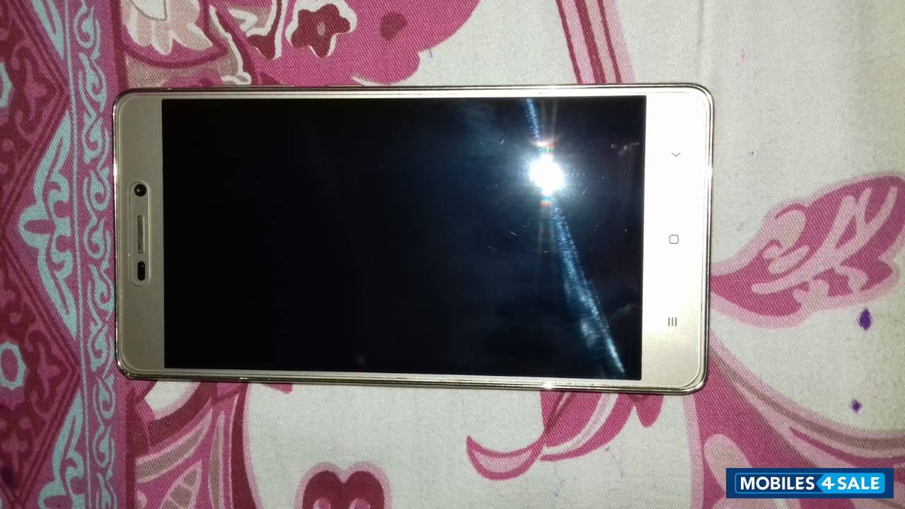 Gold Xiaomi Redmi 3s prime