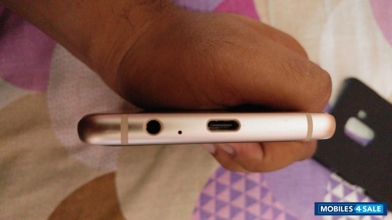 Golden Samsung  A8 plus