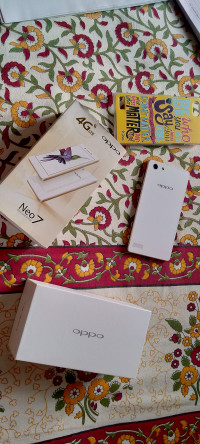 White Oppo  Neo 7