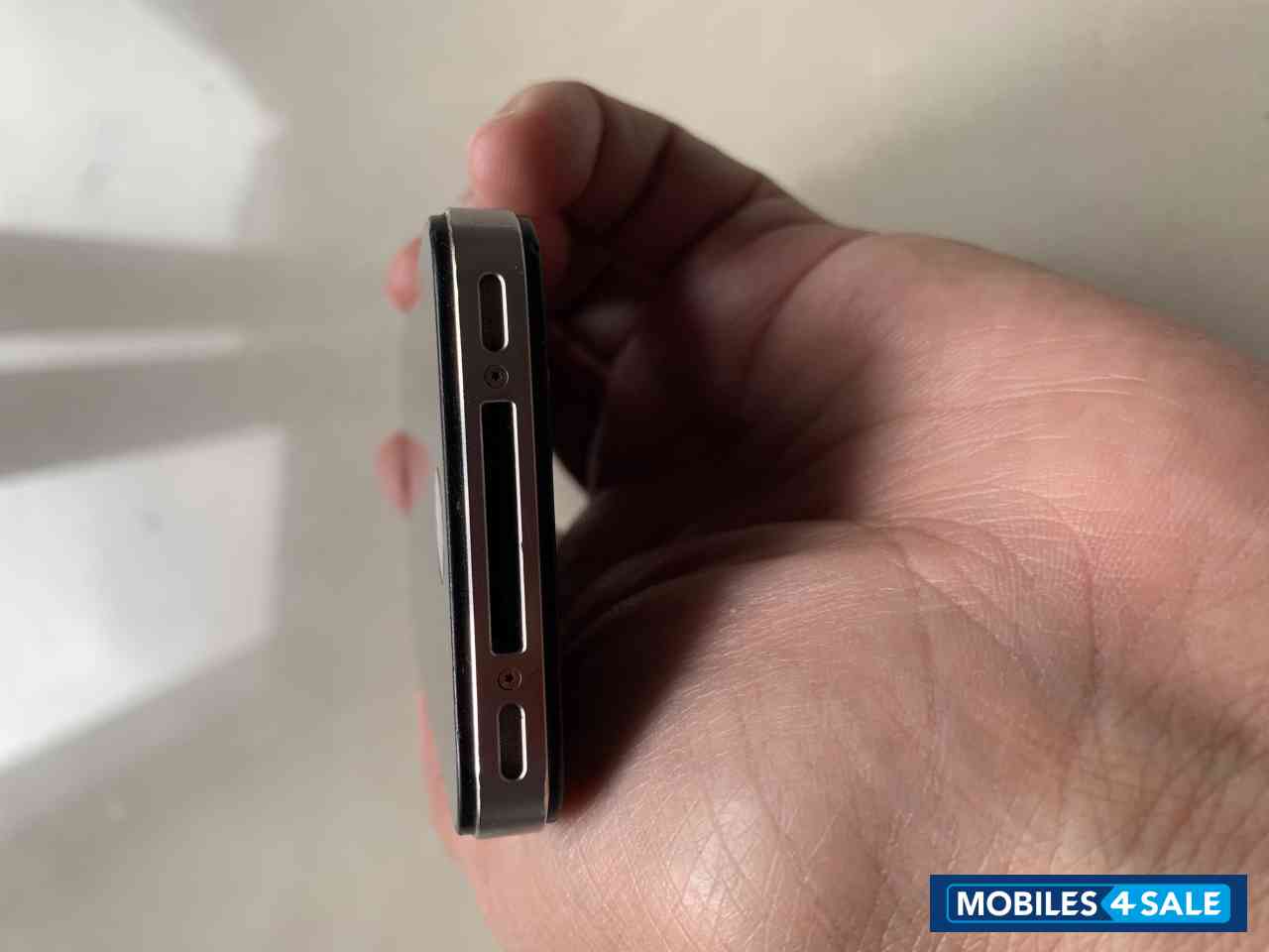 Black Apple iPhone 4S