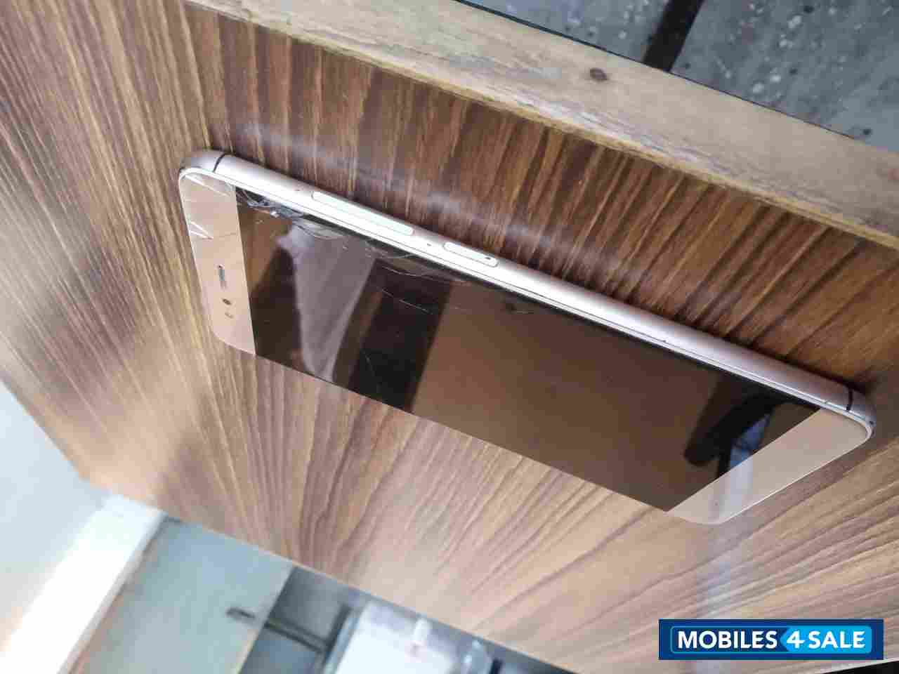 Glittering Gold InFocus Turbo 5