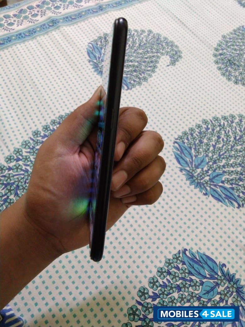Black Oppo  F9