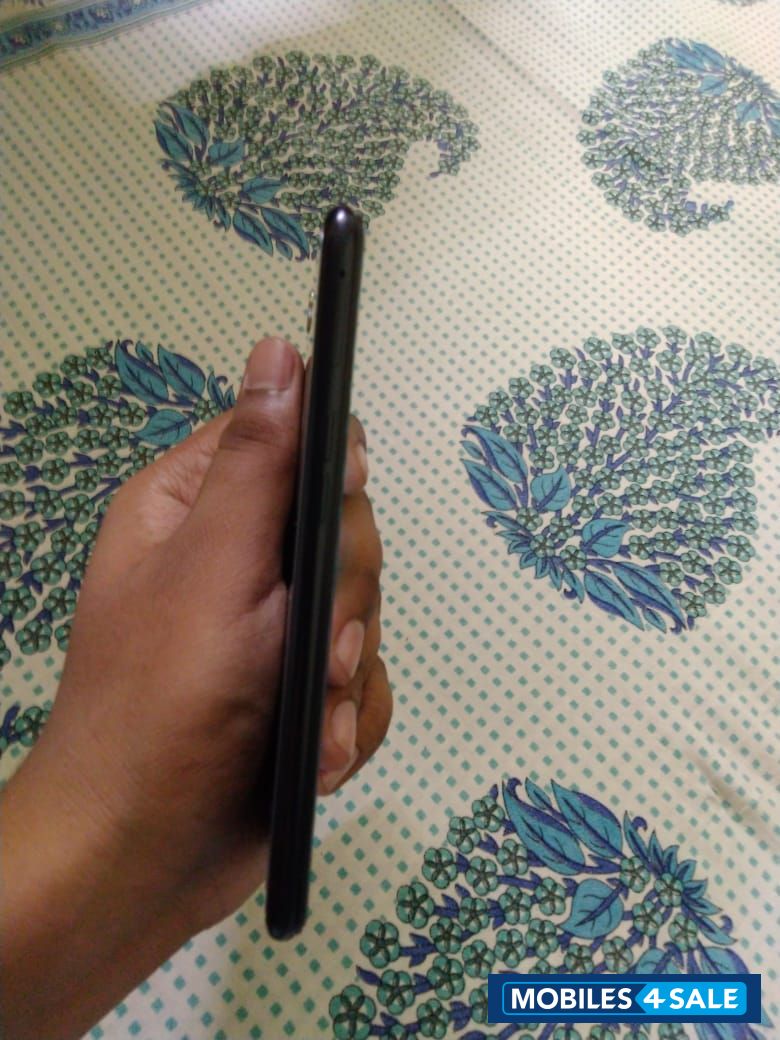 Black Oppo  F9
