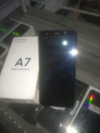Samsung  Galaxy A7 (4GB/64GB)