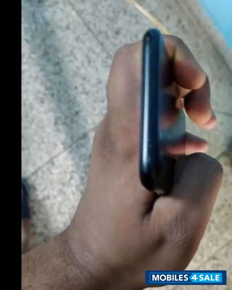 Black Apple  apple 7/32 GB