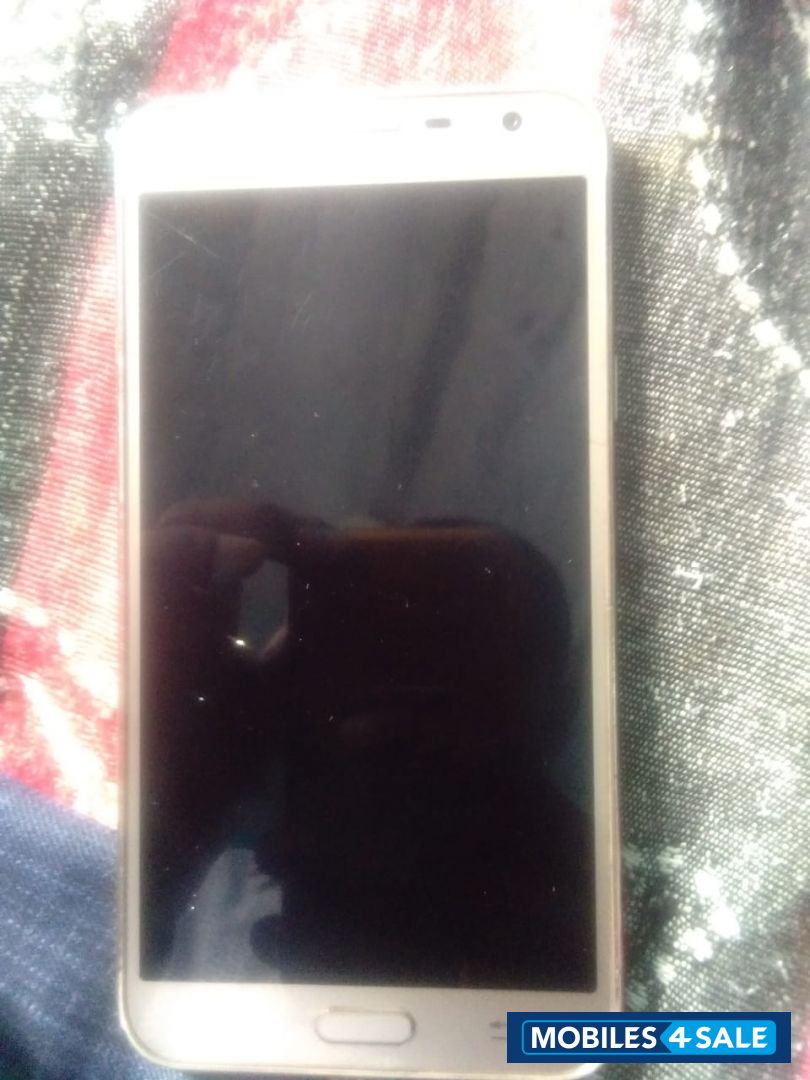 Samsung  Galaxy j7 nxt