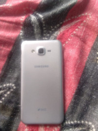 Samsung  Galaxy j7 nxt